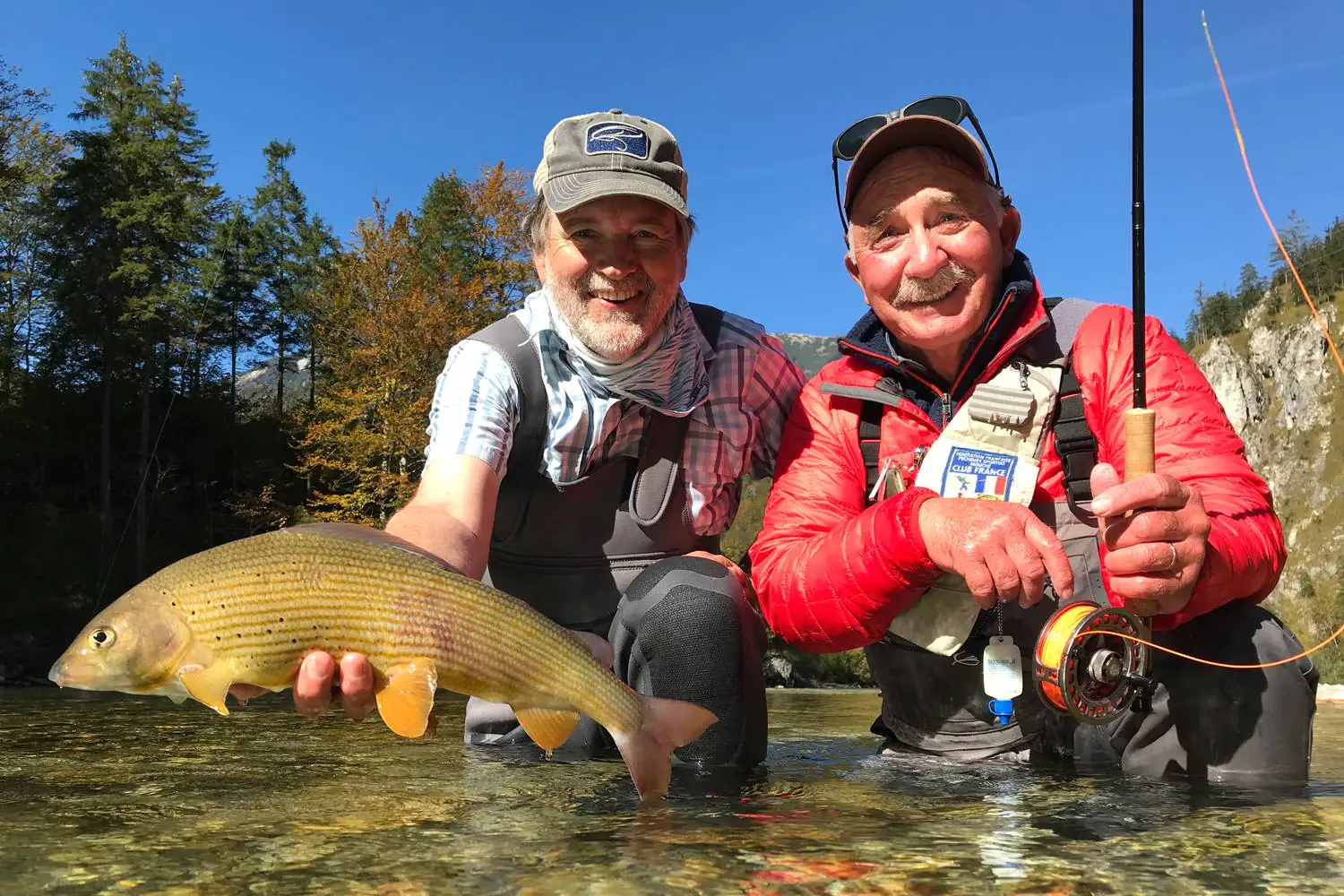 Fliegenfischen Guiding: Rudi mit Marcel und einer tollen Äsche - Rudi Heger Fliegenfischen Guiding: Rudi mit Marcel und einer tollen Äsche - Rudi Heger