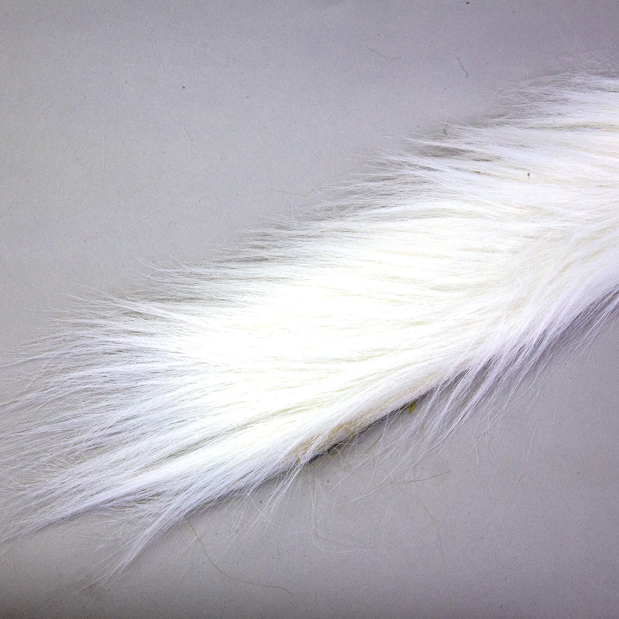Streamer Fur Colour: white Streamer Fur Colour: white