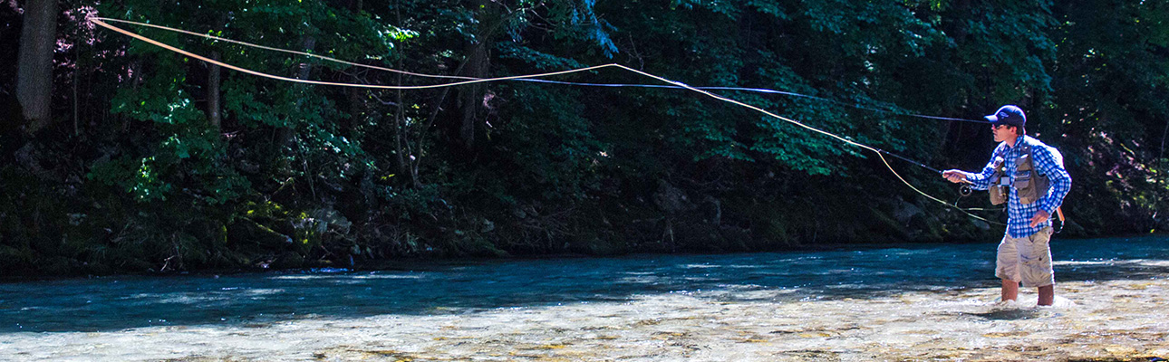 Ralf beim Fliegenfischen an der Weissen Traun in der Mittagspause Ralf beim Fliegenfischen an der Weissen Traun in der Mittagspause