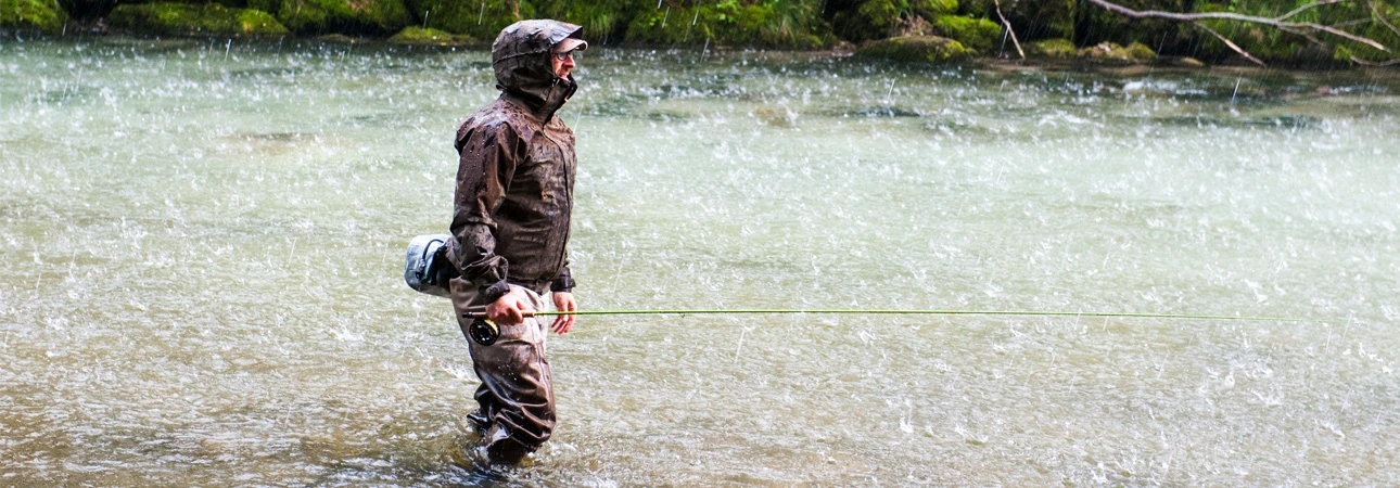 Die Watjacke beim Fliegenfischen im Praxistest Die Watjacke beim Fliegenfischen im Praxistest